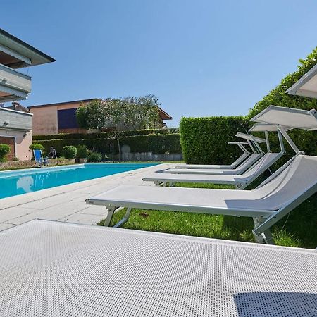 Front Lake Studio With Loft Bed And Pool Bardolino Exterior foto