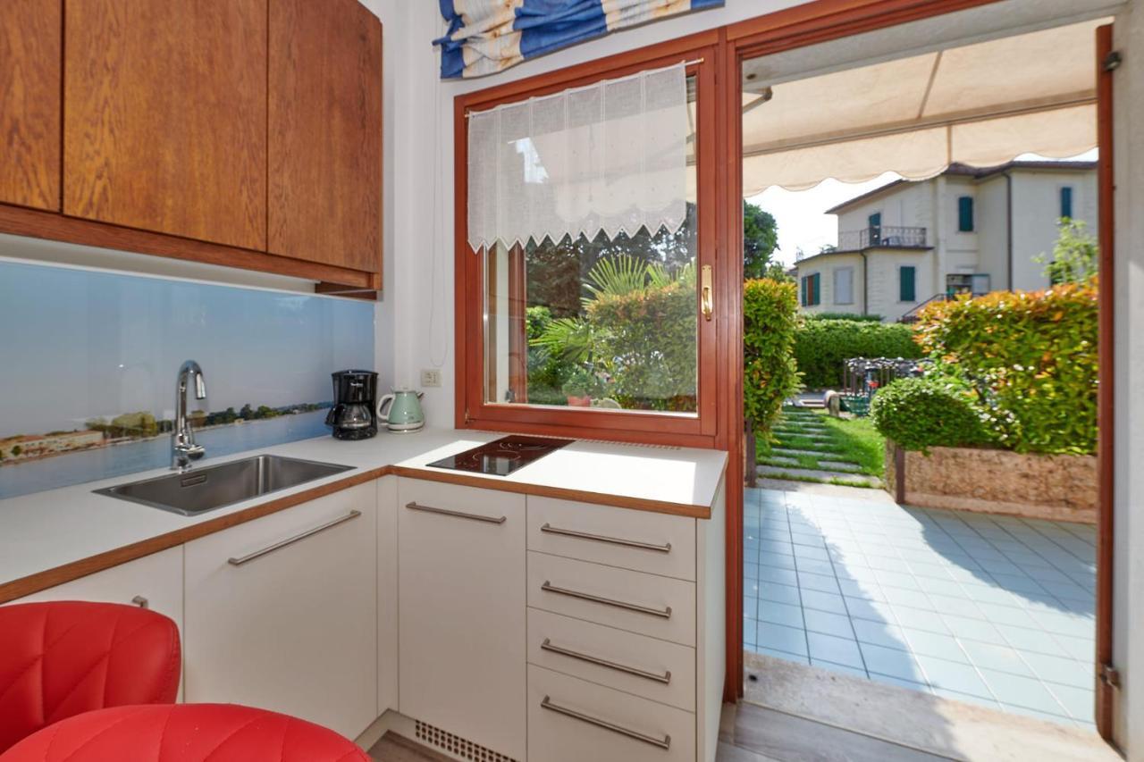 Front Lake Studio With Loft Bed And Pool Bardolino Exterior foto