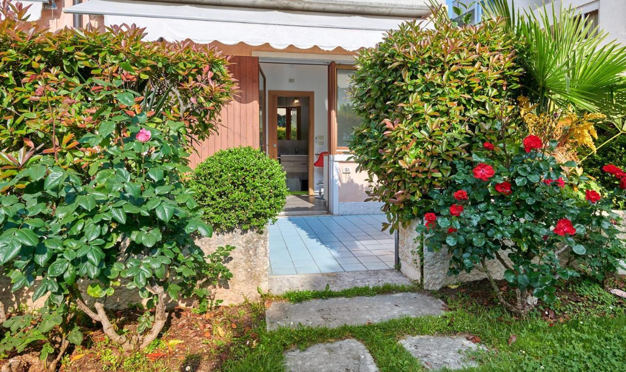 Front Lake Studio With Loft Bed And Pool Bardolino Exterior foto