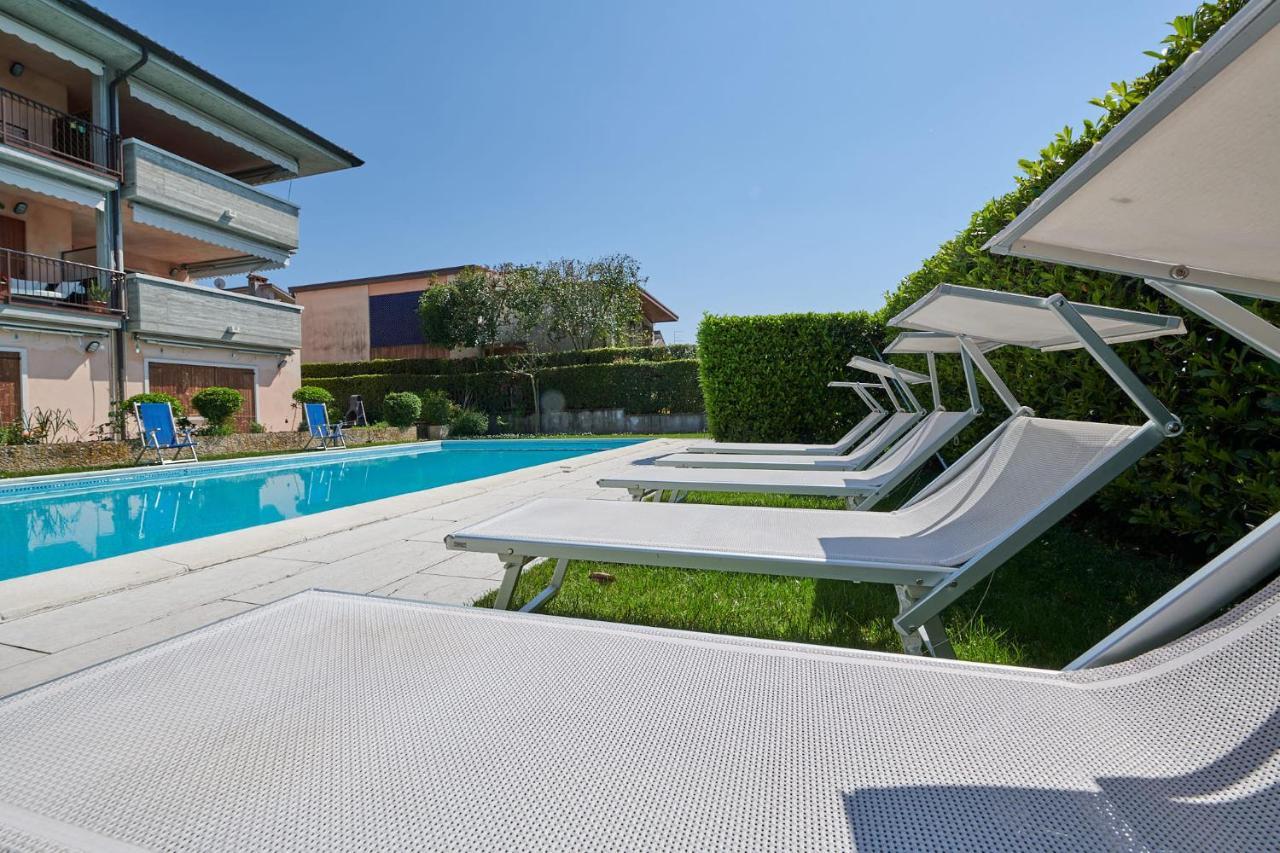Front Lake Studio With Loft Bed And Pool Bardolino Exterior foto