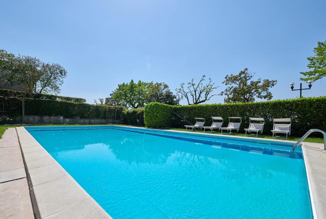 Front Lake Studio With Loft Bed And Pool Bardolino Exterior foto