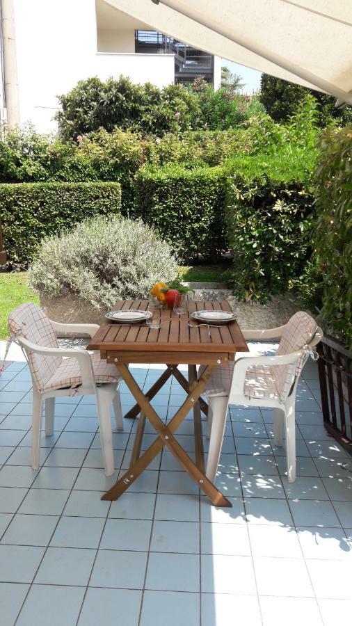 Front Lake Studio With Loft Bed And Pool Bardolino Exterior foto